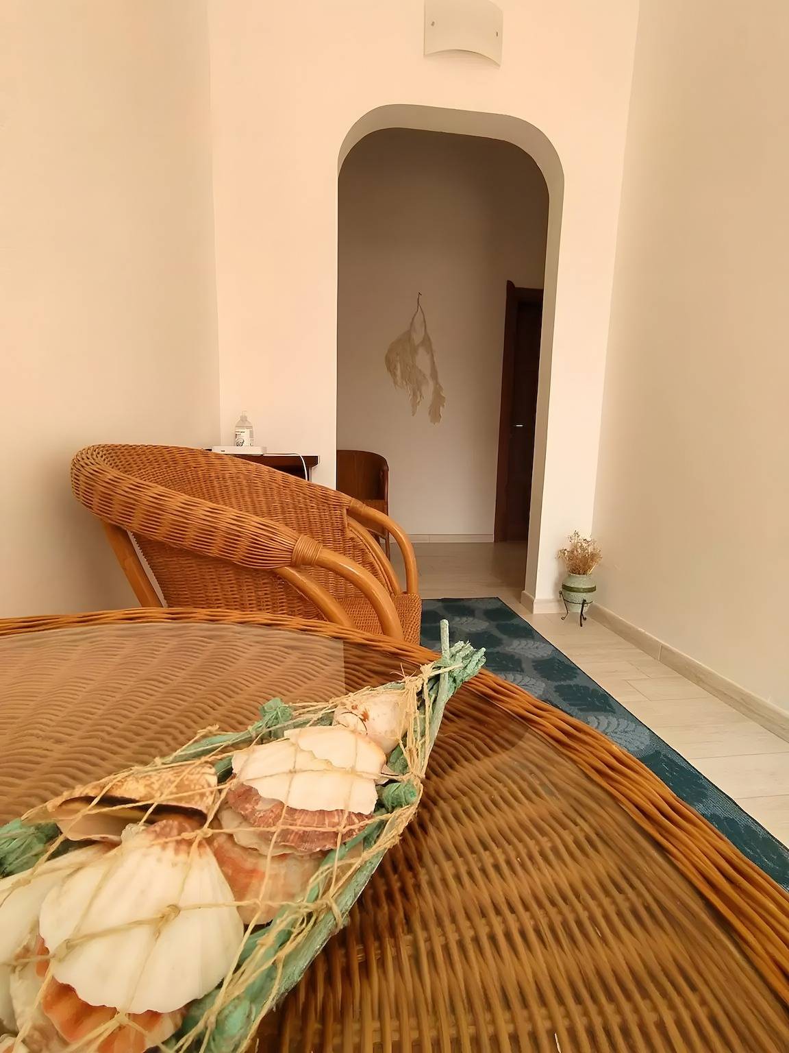 Appartamento intero, Appartamento 'Da Miky Monolocale' con vista montagna, Wi-Fi e aria condizionata in Teulada, Cagliari e Dintorni