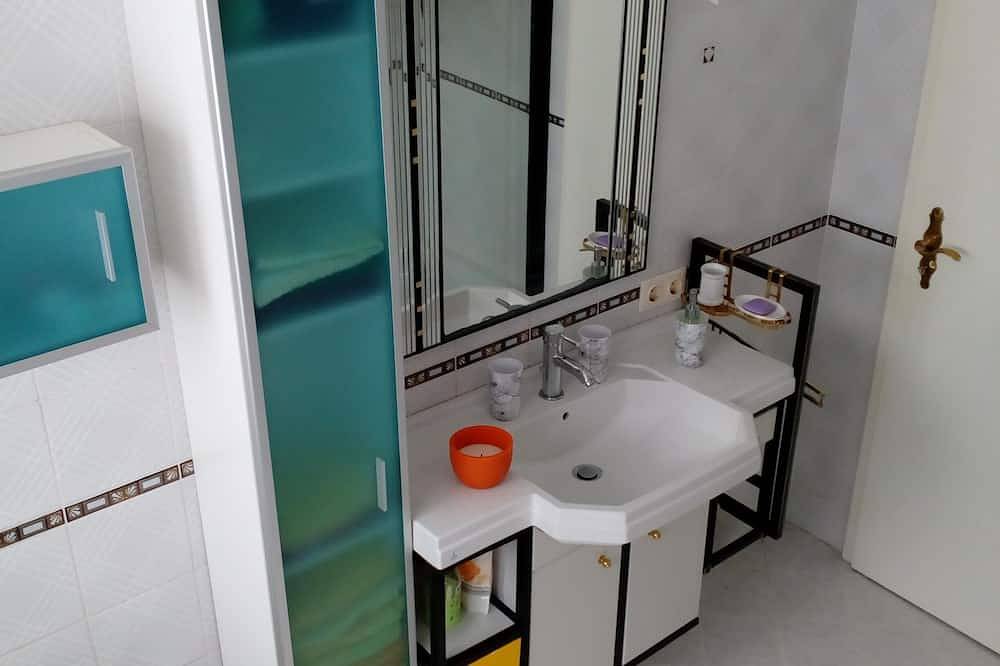 Ganze Wohnung, Sonnenoase am Dachsberg zwischen München, Tegernsee, Chiemsee, Messe München in Moosach, Oberbayern