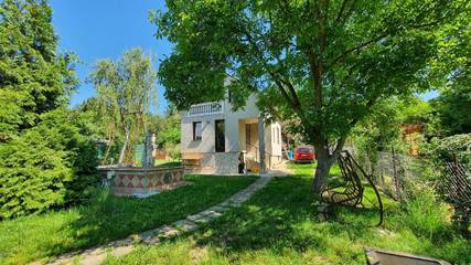 Gîte pour 8 personnes, avec jardin ainsi que vue et piscine dans Pilisvorosvar