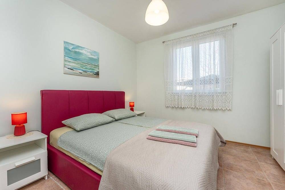 Apartamento entero, Hermoso apartamento de 2 habitaciones en. in Pakostane, Region de Zadar