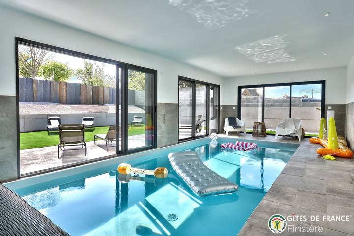 Casa de huéspedes para 8 personas, con jardín además de terraza y piscina - 1