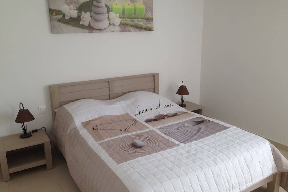 Appartement entier, Dans une villa au calme en pleine nature, un très joli appartement indépendant in Belgentier, Côte méditerranéenne (France)