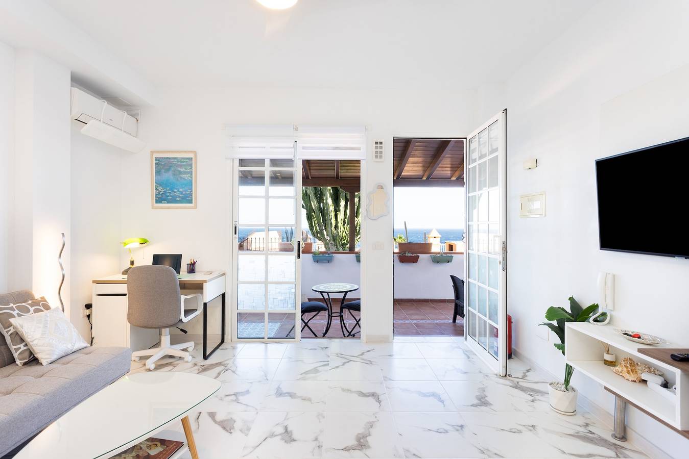 Entire apartment, Home2Book Sea Breeze Apartment, Pool & Terrace in Punta Larga, Las Caletillas