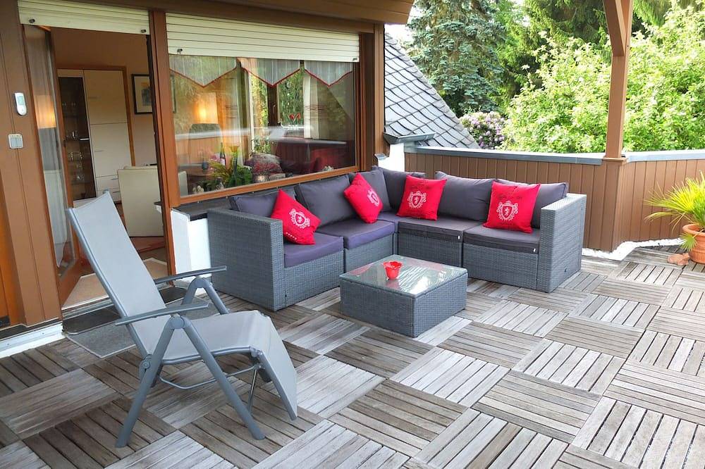 Modern eingerichtetes Ferienhaus oberhalb der Mosel mit großer Sonnenterasse. in Alf, Traben-Trarbach und Umbegung