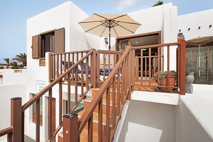 Ganze Wohnung, Apartment Puerto Chico 9 mit Meerblick, Pool, WLAN und Balkon in Playa Blanca, Yaiza