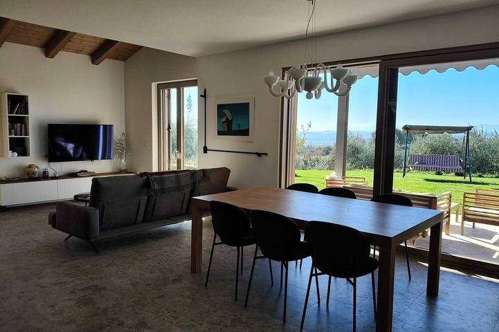Location de vacances pour 8 personnes, avec jardin et jacuzzi à Morrovalle
