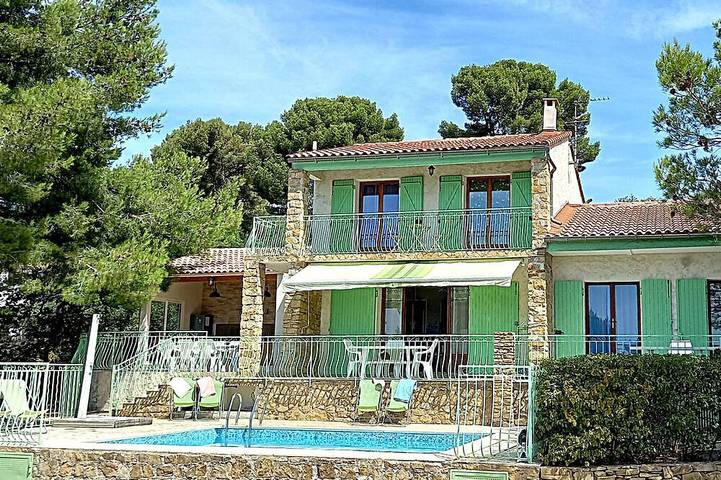 Villa pour 8 personnes, avec Balcon/Terrasse ainsi que Terrasse et Jardin à Ceyreste