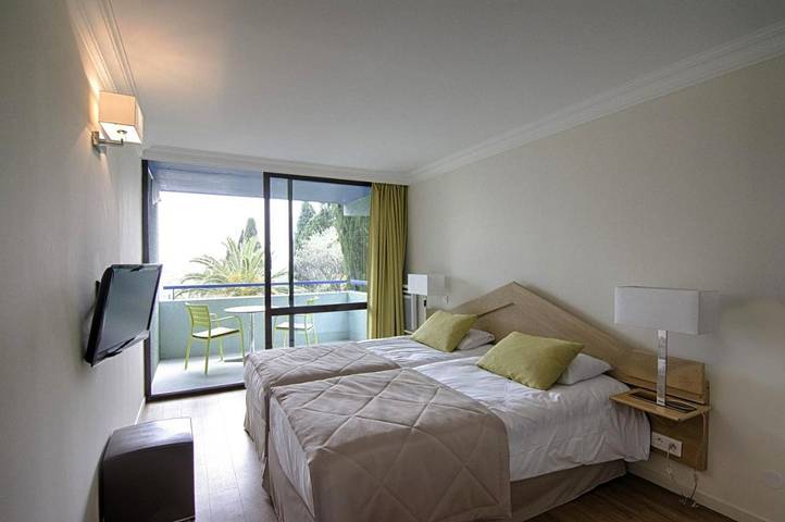 Parc de vacances pour 4 personnes, avec jardin et piscine, adapté aux familles sur la Côte d'Azur - 3