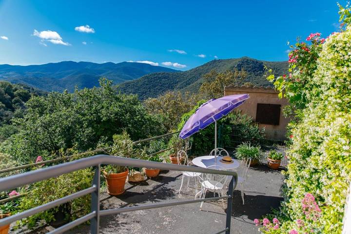 Gîte pour 4 personnes, avec Balcon ainsi que Terrasse et Vue à Felluns