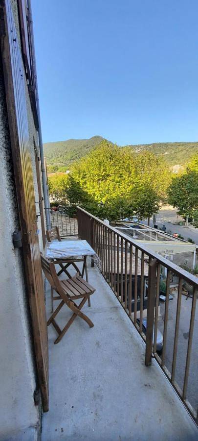 Gîte pour 4 personnes, avec vue et terrasse dans Cinema L Arlequin Nyons - 3
