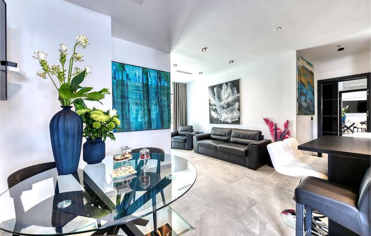 Ganze Ferienwohnung, Gemütliche 2 km zum Bellevue Beach: Modernes Apartment mit Pool und Terrasse in Dubrovnik, Grad Dubrovnik