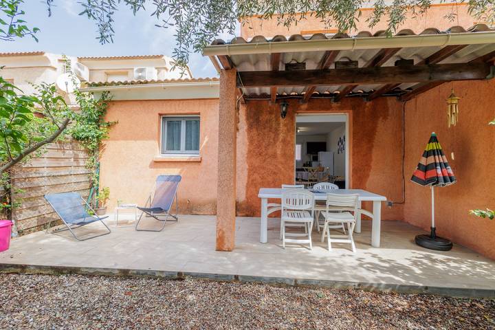 Location de vacances pour 6 personnes, avec terrasse ainsi que jardin et piscine dans Prunete - 3