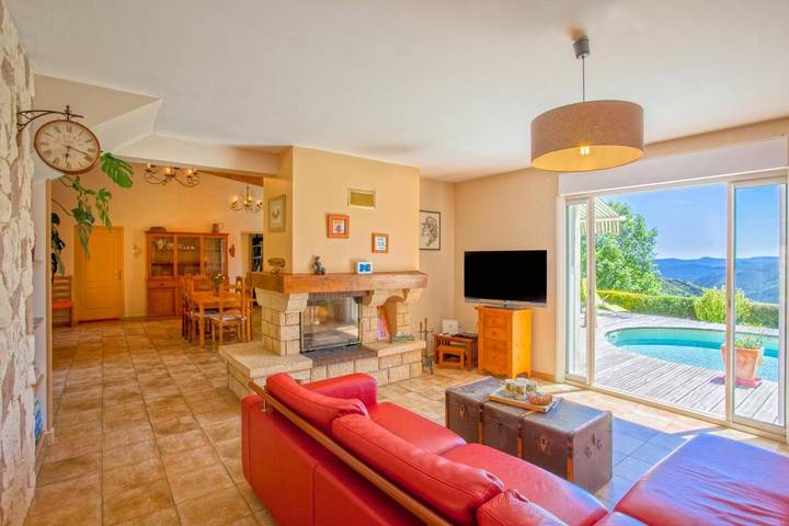 Location de vacances pour 10 personnes, avec vue ainsi que jardin et piscine à Venaco - 4