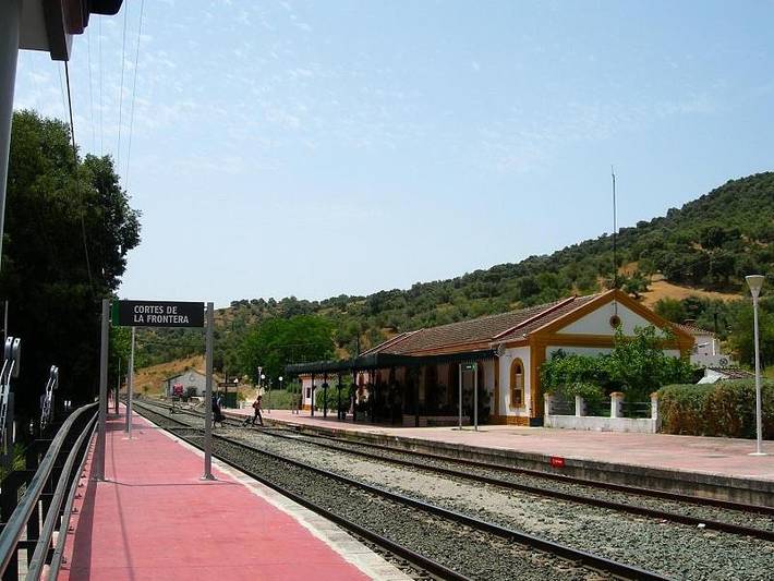 Casa rural para 5 personas, con jardín además de vistas y piscina, Se admiten mascotas en Benalauría - 2