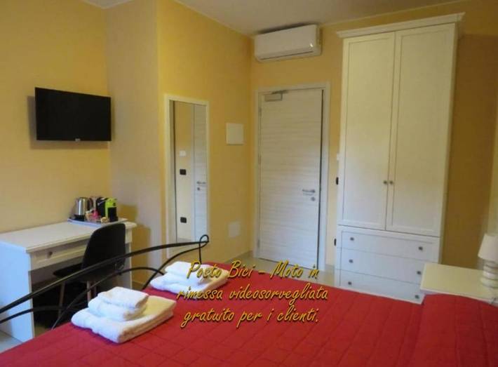 Chambre d’hôte pour 3 personnes, avec Balcon et Vue à Gela