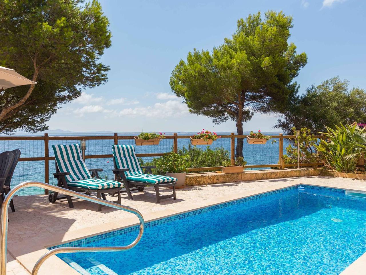 Ganze Ferienwohnung, Apartment mit privatem Pool am Meer in Alcanada. in Alcanada, Alcúdia