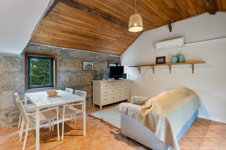 Casa vacanze 'Casa De Andrães - Glicíneas' con vista montagna, Wi-Fi e aria condizionata in Santo Isidoro e Livração, Distretto di Porto