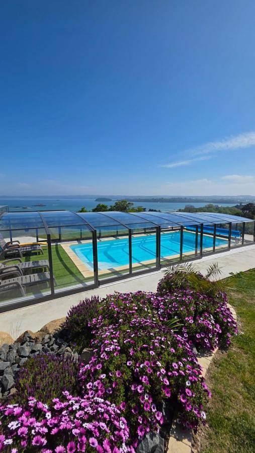Location de vacances pour 10 personnes, avec jardin ainsi que vue et piscine à Ploubazlanec - 4