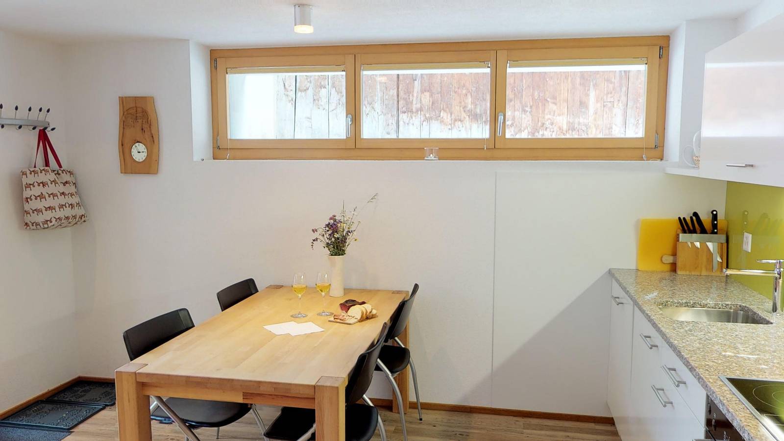 Ganze Wohnung, Chasa Samalgors: Moderne und familienfreundliche 3-Zimmerwohnung im idyllischen Bergdorf Tschlin in Tschlin, Valsot