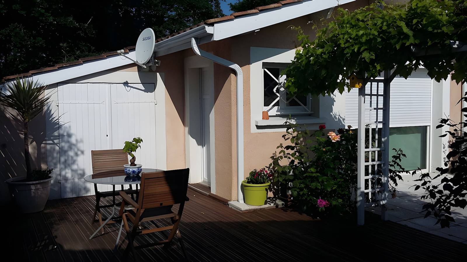 Air-Conditioned Private Guest Room – Chez Chantal et Salvador in La Teste-de-Buch, Arcachon region