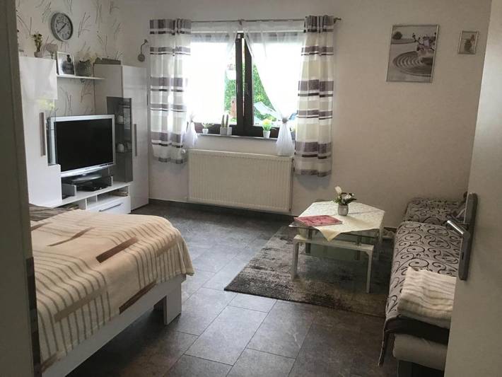 Ferienwohnung für 3 Personen, mit Terrasse und Garten in Longkamp - 2