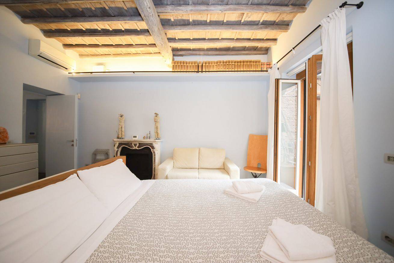 Entire apartment, Canova Home in Rome City Center, Rome