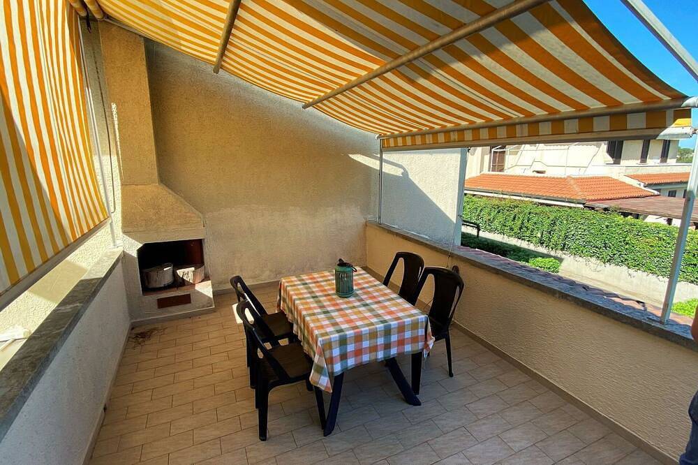 Appartamento intero, Elegante appartamento per 5 ospiti con terrazza, animali ammessi e parcheggio in Mazzanta, Costa degli Etruschi