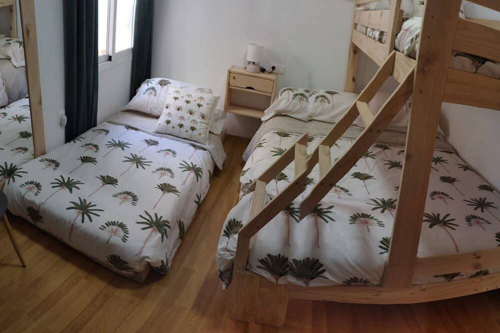 Apartamento entero, Refugio en Güéjar Sierra Terraza, vistas y confort in Entorno de Sierra Nevada, Güejar Sierra