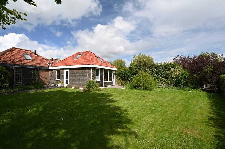Ferienhaus für 5 Personen, mit Terrasse und Garten sowie Pool