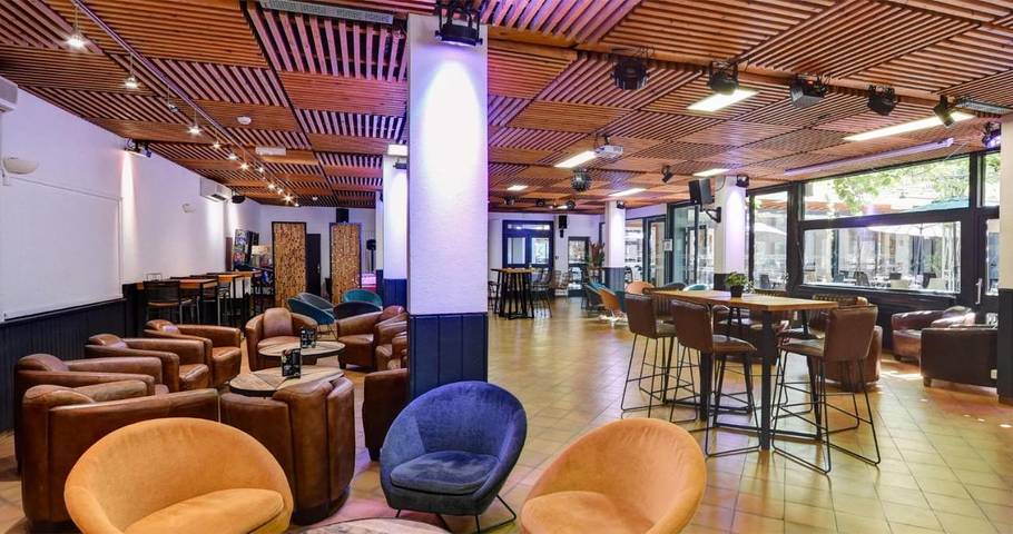 Parc de vacances pour 2 personnes, avec vue et jardin ainsi que sauna et piscine en Ardèche - 2