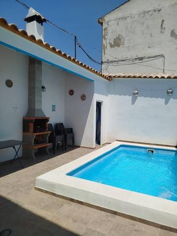 Casa de vacaciones para 9 personas, con piscina además de vistas y terraza en Parque Natural Sierras Subbéticas