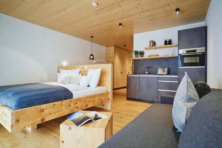 Ferienwohnung für 6 Personen, mit Balkon und Terrasse sowie Garten und Seeblick in Bad Dürrheim
