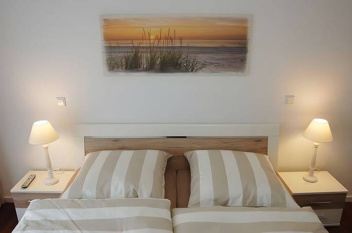 Entire apartment, Spacious Holiday Apartment with Garden View, Terrace and Fireplace in Nienhagen in Nienhagen, Rostock and Surroundings