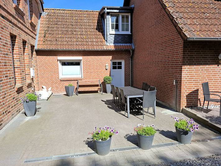 Ferienwohnung für 3 Personen, mit Terrasse und Garten in Wenkendorf