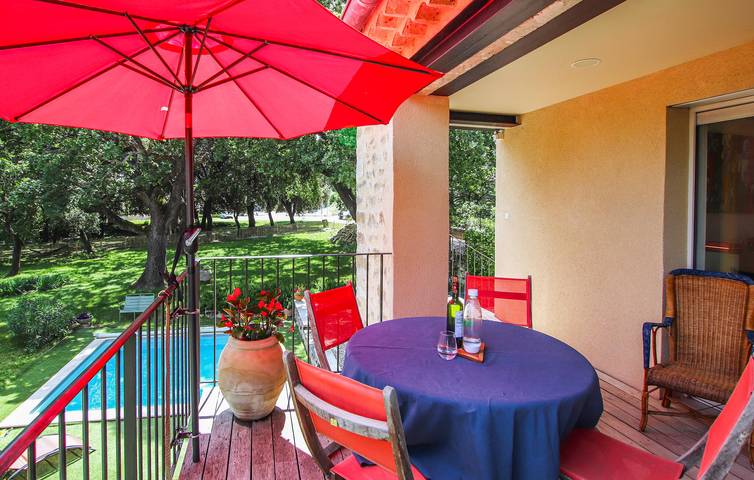 Appartement confortable avec piscine, parking et WiFi - 2km de Grillon in Colonzelle, Région de nyons