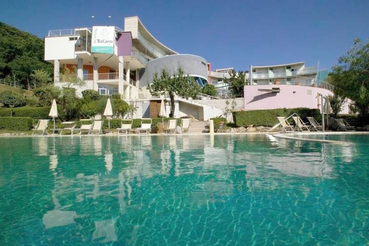 Hotel per 3 persone, con sauna e giardino nonché panorama e piscina, con animali domestici in Contursi Terme