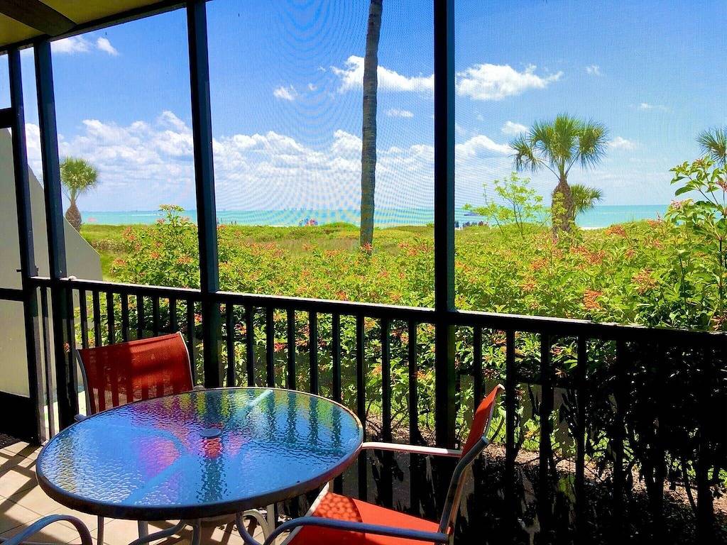 Gulf-Front: Dreamy Views, Renovated, Steps from Beach in Sanibel, Sanibel Island
