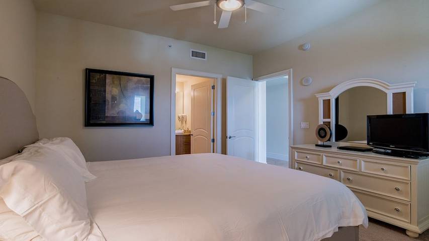Vacation rental for 10 people, with hot tub and balcony as well as sauna and pool by Orange Beach