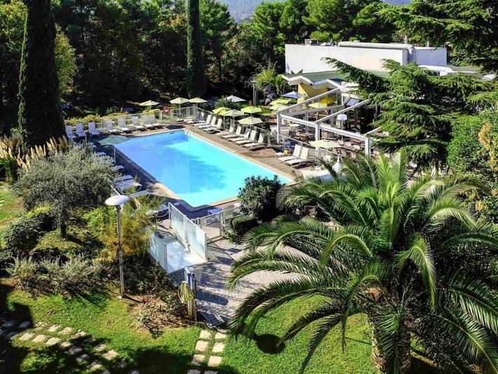 Hôtel pour 3 personnes, avec piscine et jardin - 1