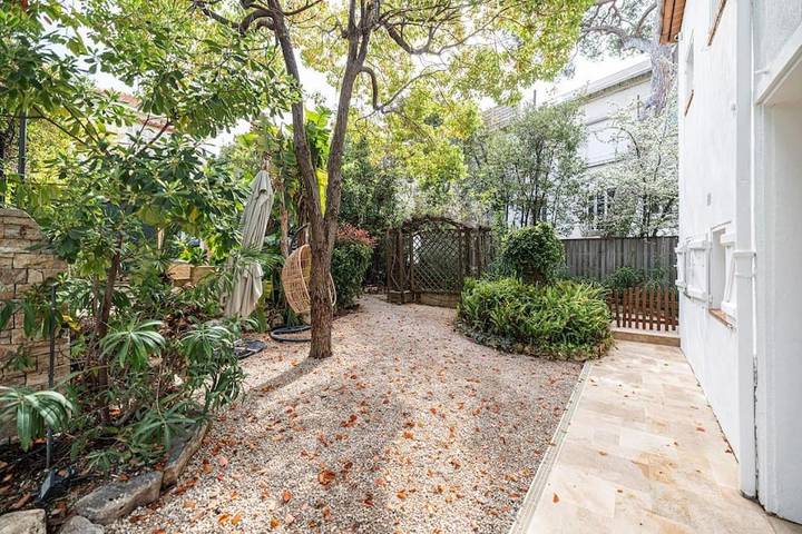 Location de vacances pour 7 personnes, avec piscine ainsi que jardin et jacuzzi dans Office De Tourisme De Juan Les Pins - 3