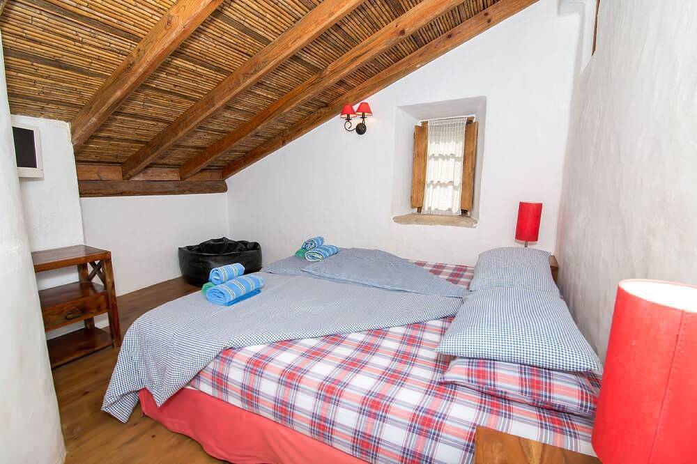 Casa do Medronho - sleeps up to 6 in Bordeira, Faro Distrikt