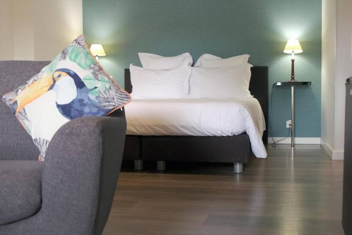 Location de vacances pour 2 personnes, avec jardin ainsi que vue et piscine à Saint-Junien - 4