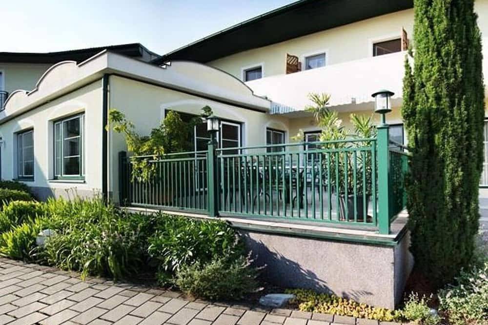 Landhaus Pannonia - Doppelzimmer mit Dusche, Wc  Online in Mörbisch am See, Leithaberg