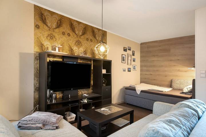 Entire studio, Holiday Apartment 'Kompass Oase' with Private Terrace, Private Garden and Wi-Fi in Burg (Dithmarschen), Kiel-Canal