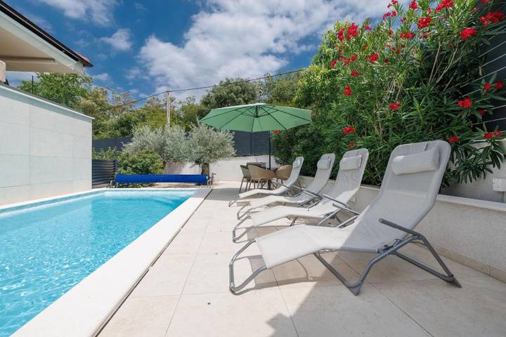 Ferienwohnung für 4 Personen, mit Ausblick und Garten sowie Pool - 1