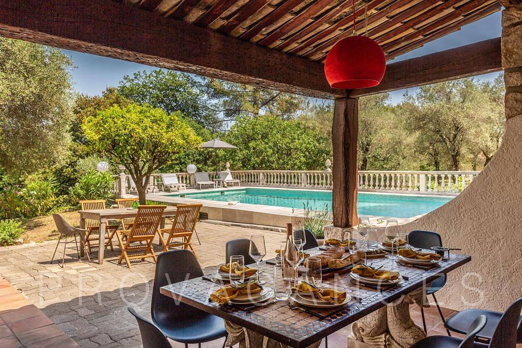Charming stone house with pool on the outskirts of Tourrettes-sur-Loup in Tourrettes-sur-Loup, Region de Cannes