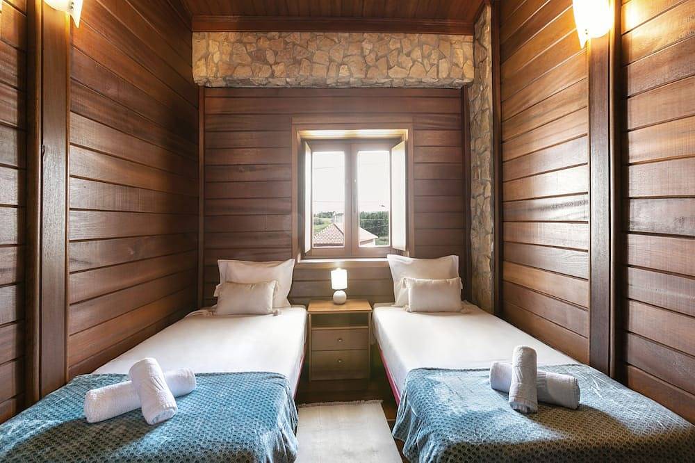 Ganze Wohnung, Stylish Rustic Villa - Surf & Golf in Vau, Leiria District