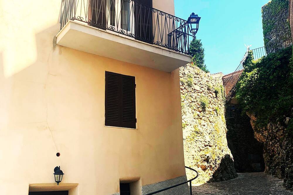 Romantic cottage in the historic center of Collepardo in Collepardo, Frosinone Provinz