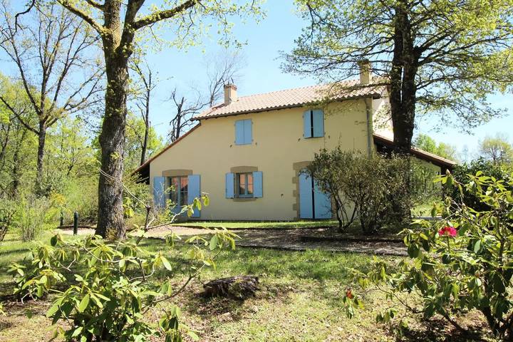 Gîte pour 4 personnes, avec Terrasse et Jardin à Meuzac