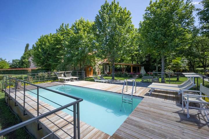 Ferienwohnung für 4 Personen, mit Terrasse und Garten sowie Pool
